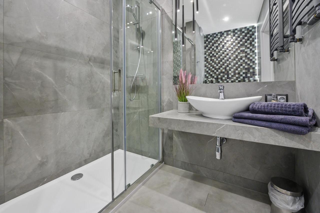 Gate Of City Centre Apartment By Pinpoint Lodz  Ngoại thất bức ảnh